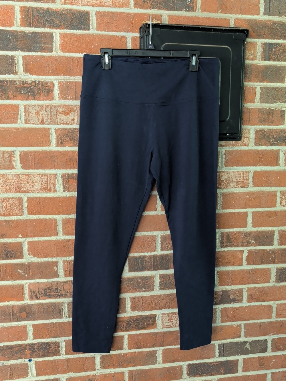 Suave' Revolutionary Tummy Control  High-Waist Navy Leggings Size L